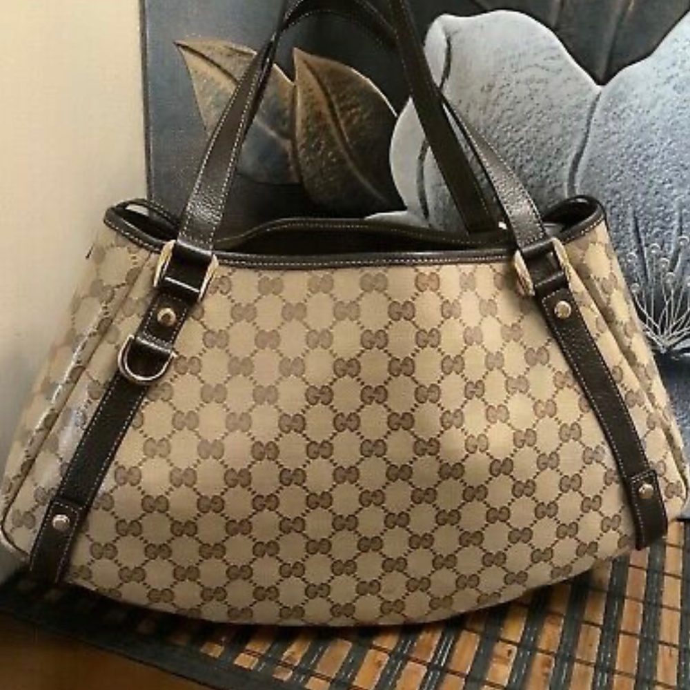 Gucci Women’s Hand Bag - Picture 2 of 3